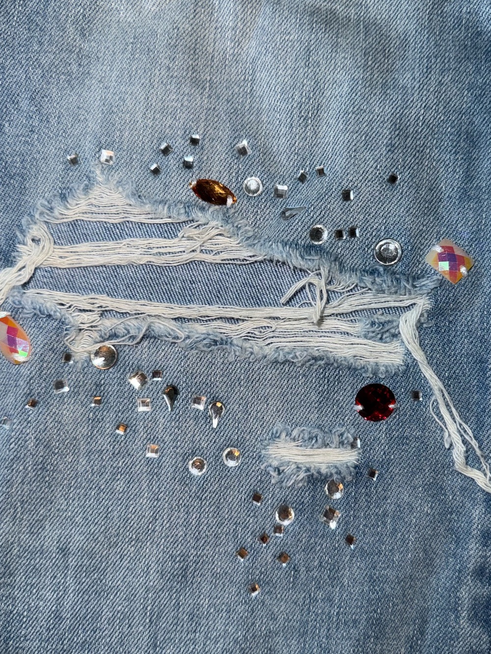 New York&Co Soho Straight leg Distressed ( open rip style ) with gems Jeans BNWT - Picture 14 of 16